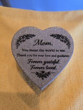 Heart-Shaped Glitter Keepsake with 'Mom' Message - Lavender
